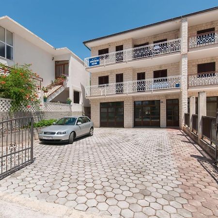 Apartments Ricina Dugi Rat Exterior photo