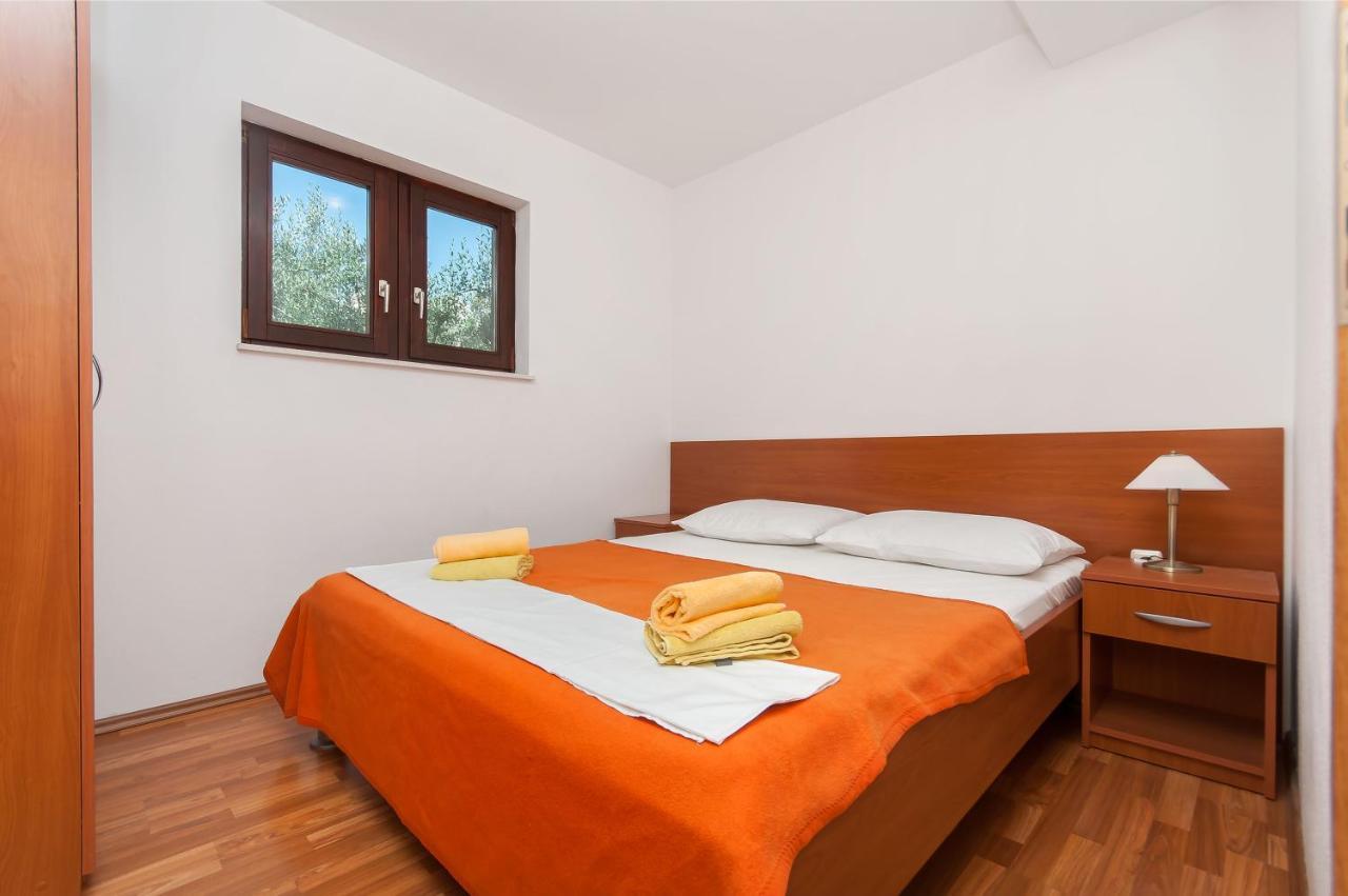 Apartments Ricina Dugi Rat Exterior photo